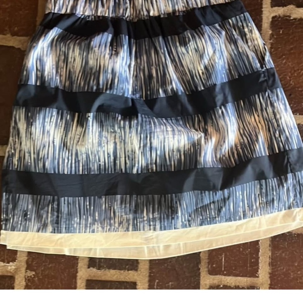 Banana Republic Blue and White Silk Blend Knee-Length Bubble Skirt